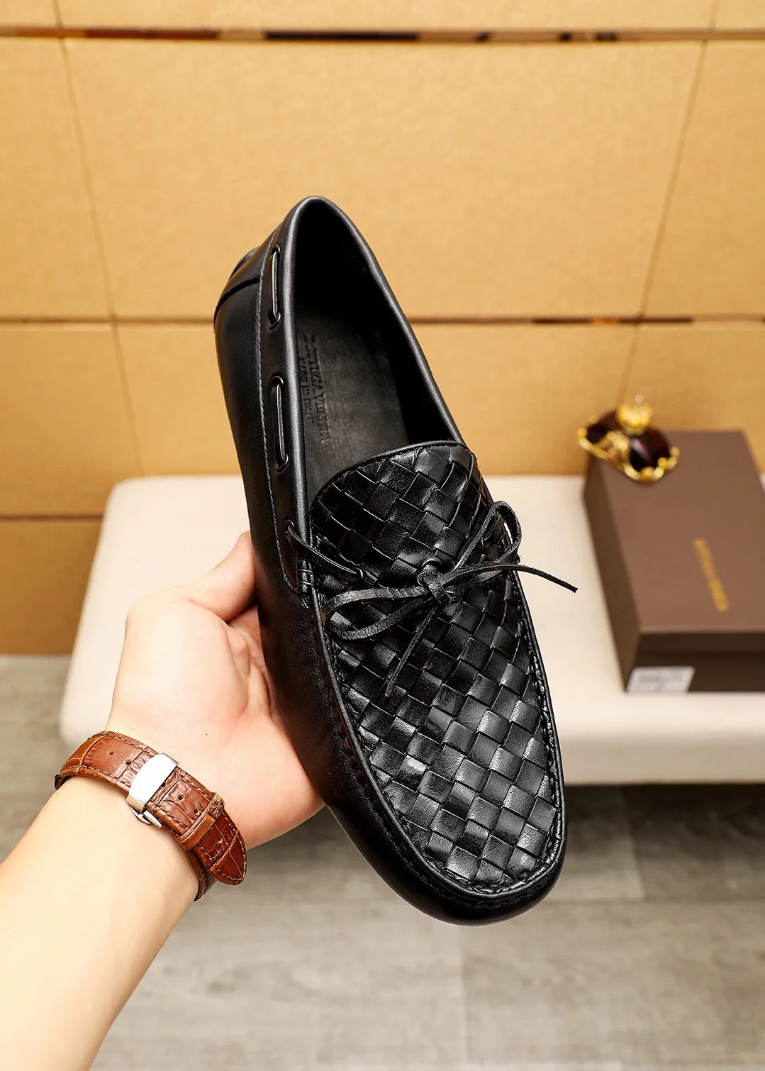 Men's Men's Shoes 💰: 420 💐BV Men's Slip-on Shoes® [BOTTEGA VENETA] Official website counter new model, one-to-one mold opening ⚠Italian calfskin embossed ➕Cow 🐂 leather lining. Driving slip-ons, available at counters, sizes 39-44 (38.45🉑️customized)